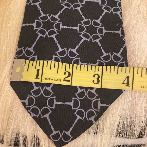 Iconic equestrian themed Hermès slim silk tie - Picture 14 of 14